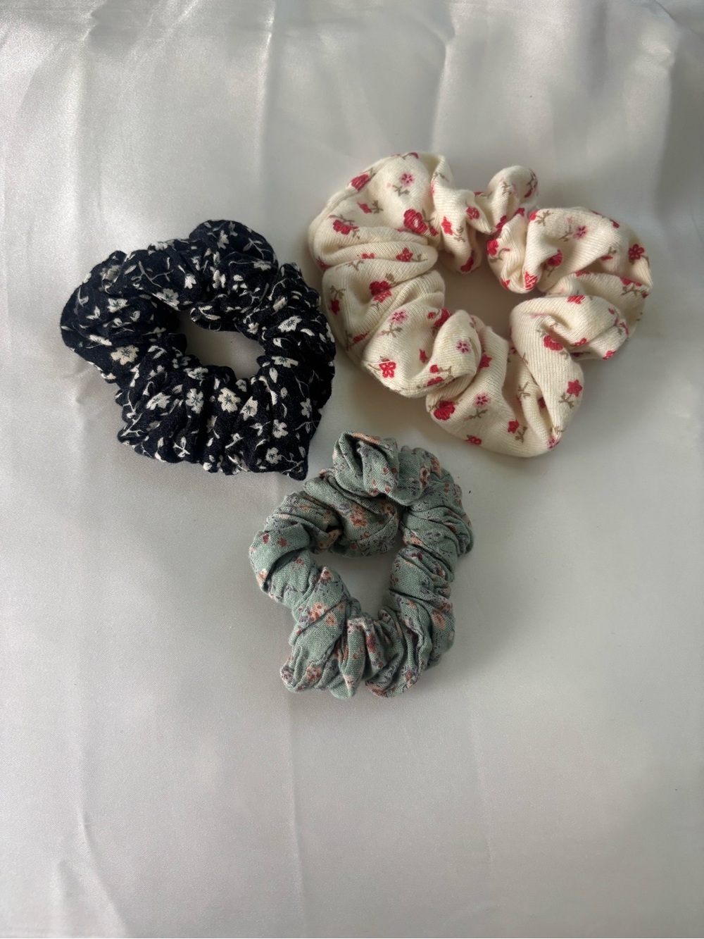 Brandy Melville scrunchies